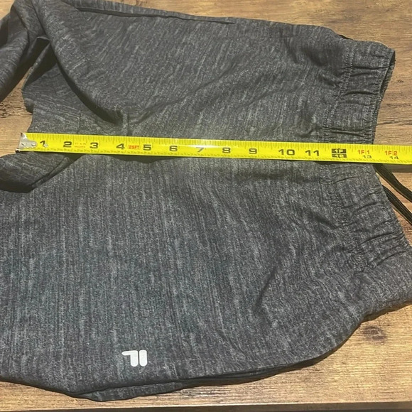 Fila women’s joggers grey size XS. Size tag wore off. - Picture 2 of 5